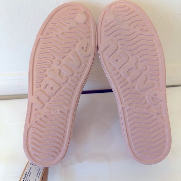 Native Perforated Slip- On water sneakers kids shoes size J-2 new - Picture 8 of 11